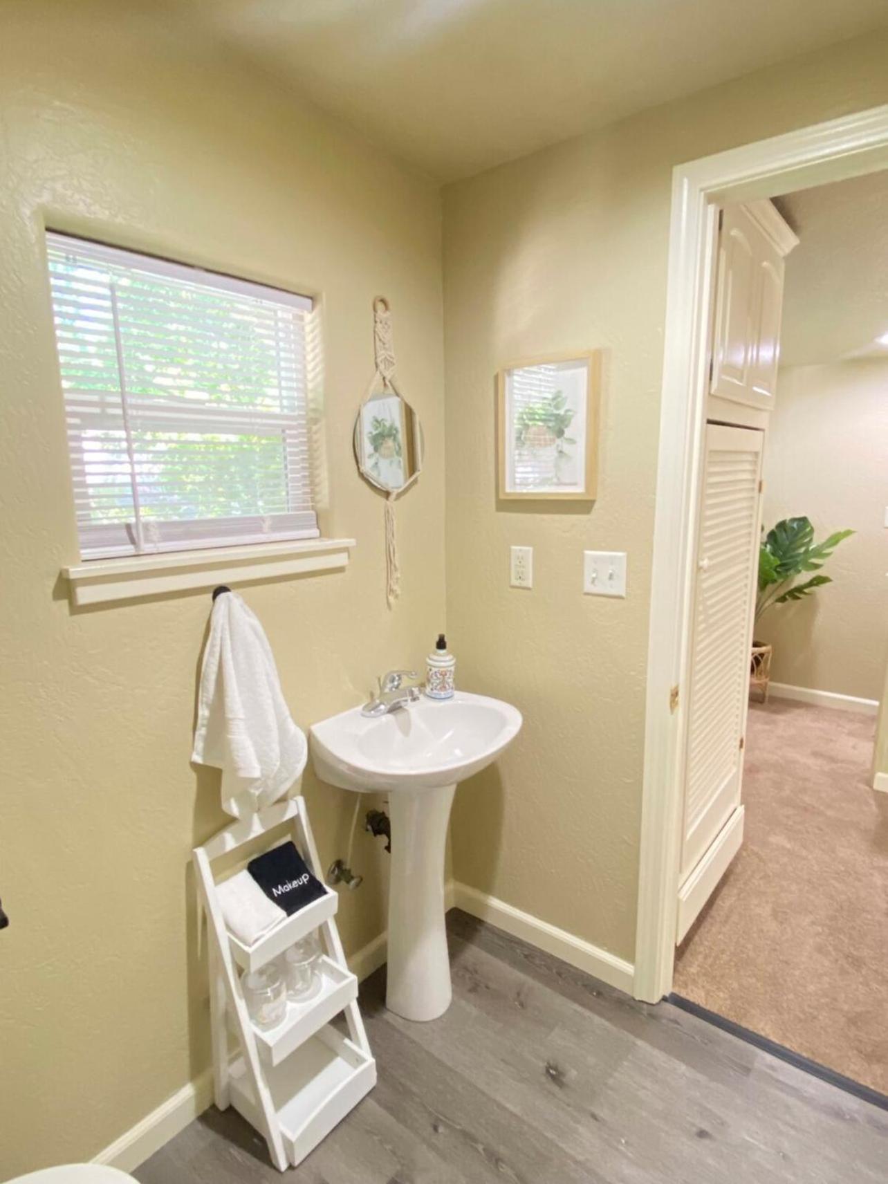 Near Downtown- Kitchen-Washerdryer-Parking Medford Exterior photo