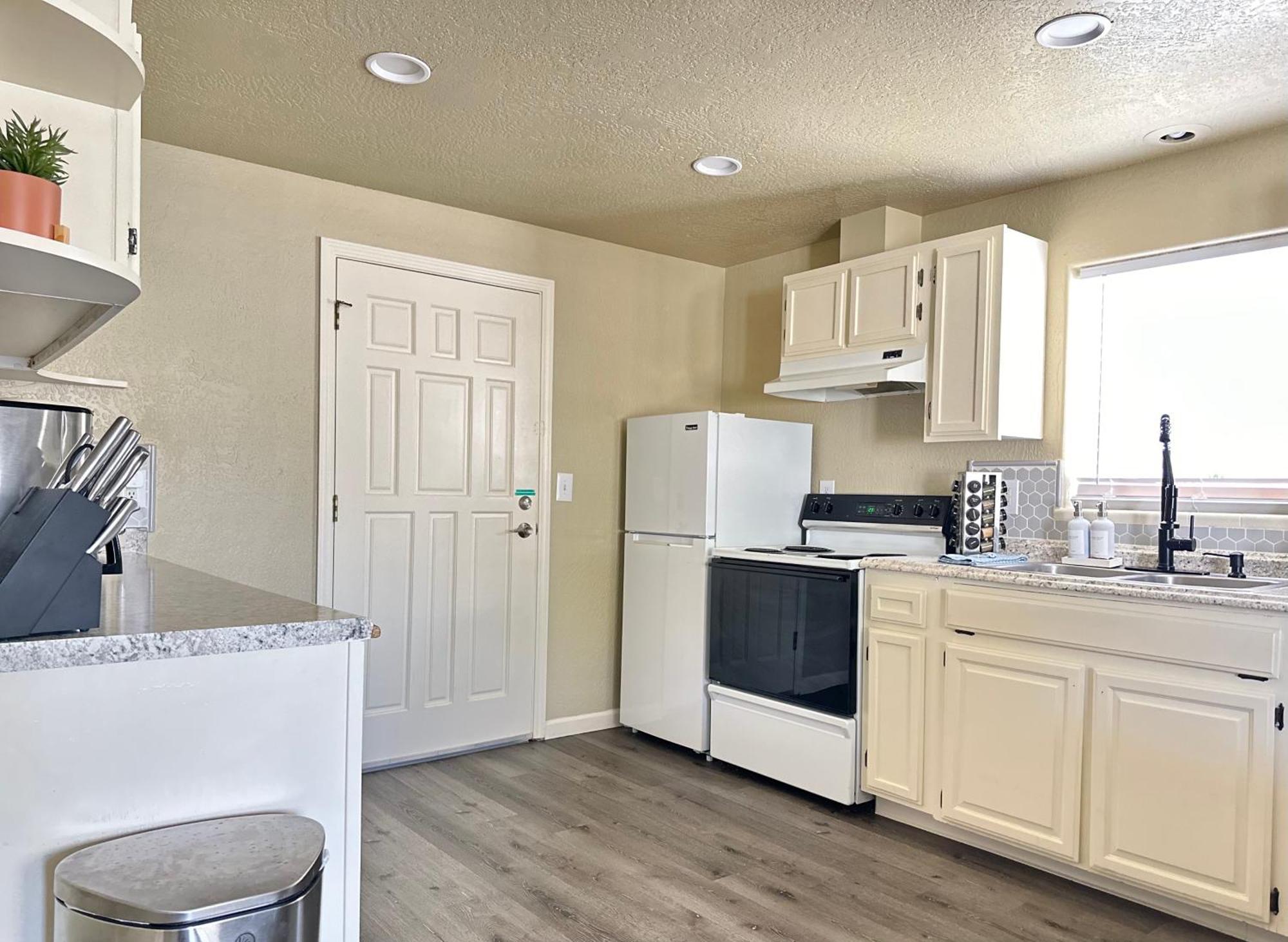 Near Downtown- Kitchen-Washerdryer-Parking Medford Exterior photo